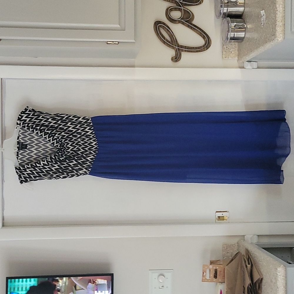 En Focus chevron maxi dress, size 8